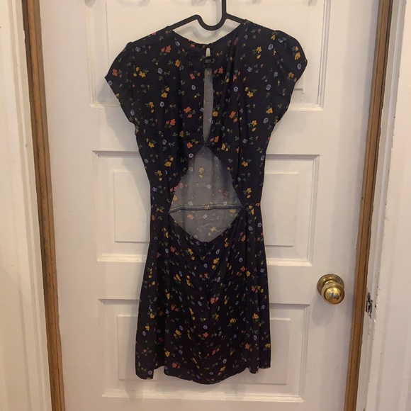 Reformation mini dress! Size 2 - Picture 3 of 4